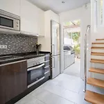 Дом отдыха Modern Two-floor Townhouse With Sauna Pacos Casa Sarilyn Фуэнхирола