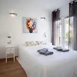 Дом отдыха Modern Two-floor Townhouse With Sauna Pacos Casa Sarilyn Фуэнхирола