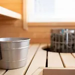 Дом отдыха Modern Two-floor Townhouse With Sauna Pacos Casa Sarilyn