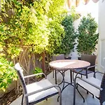 Дом отдыха Modern Two-floor Townhouse With Sauna Pacos Casa Sarilyn *