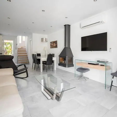 בית נופש Modern Two-floor Townhouse With Sauna Pacos Casa Sarilyn