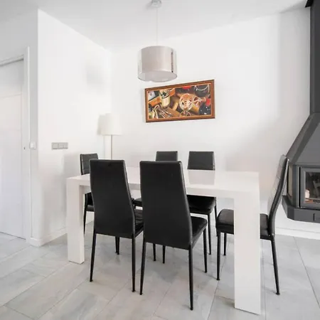 Дом отдыха Modern Two-floor Townhouse With Sauna Pacos Casa Sarilyn *