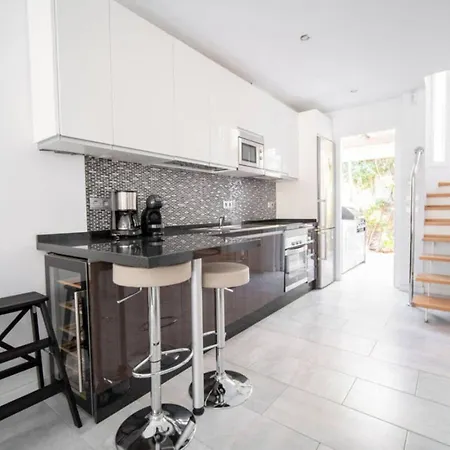 Modern Two-floor Townhouse With Sauna Pacos Casa Sarilyn בית נופש פואנגירולה