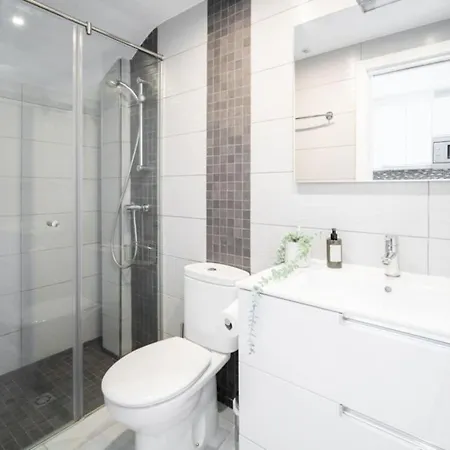 Modern Two-floor Townhouse With Sauna Pacos Casa Sarilyn *