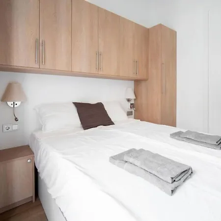 Hébergement de vacances Modern Two-floor Townhouse With Sauna Pacos Casa Sarilyn *