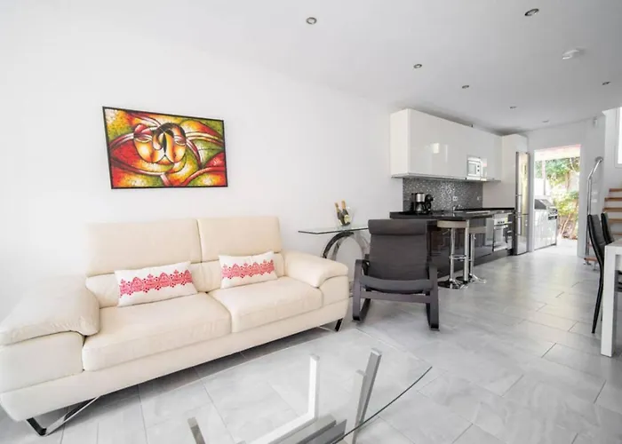 בית נופש Modern Two-floor Townhouse With Sauna Pacos Casa Sarilyn