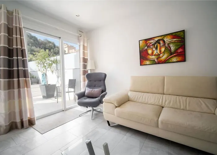 בית נופש Modern Two-floor Townhouse With Sauna Pacos Casa Sarilyn