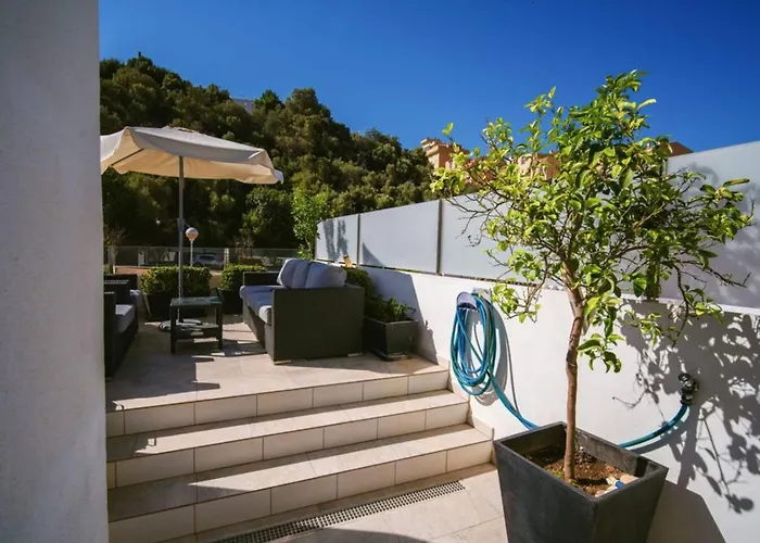 Modern Two-floor Townhouse With Sauna Pacos Casa Sarilyn בית נופש