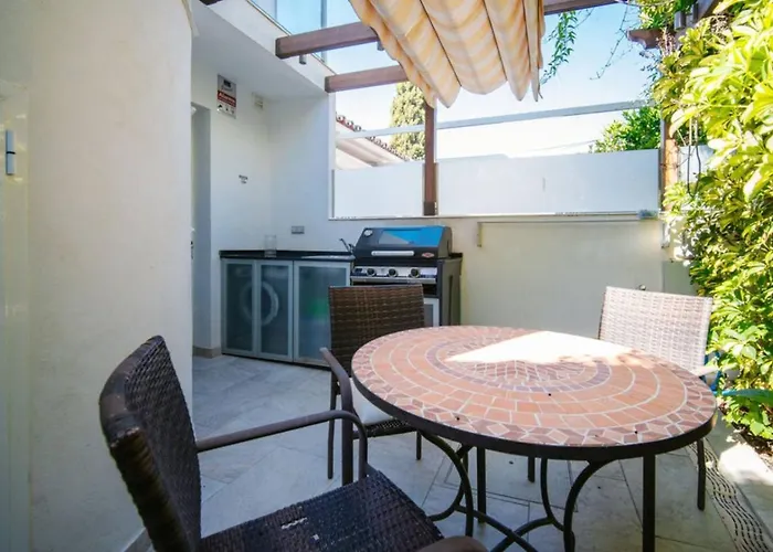 בית נופש Modern Two-floor Townhouse With Sauna Pacos Casa Sarilyn
