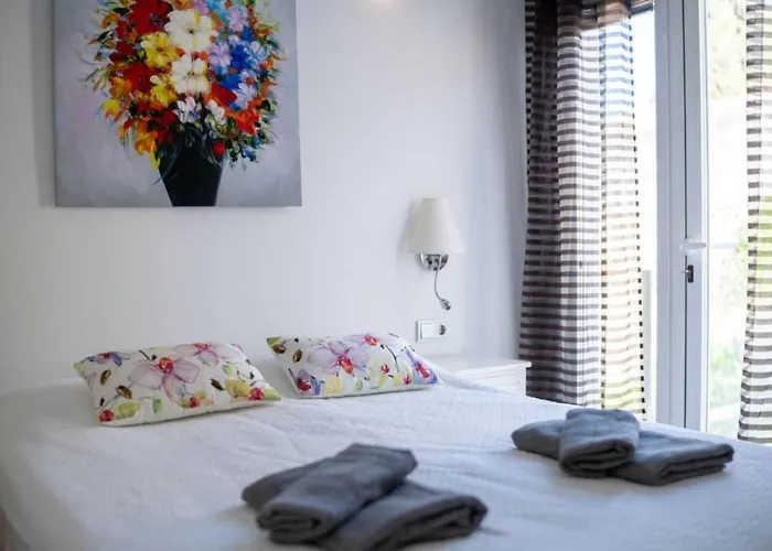 Modern Two-floor Townhouse With Sauna Pacos Casa Sarilyn בית נופש פואנגירולה