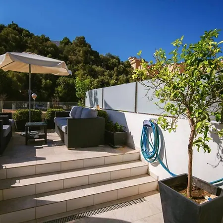 Modern Two-floor Townhouse With Sauna Pacos Casa Sarilyn 度假居