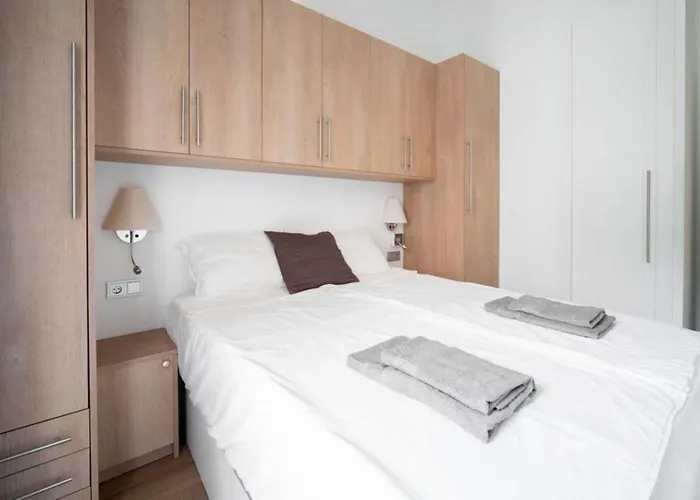 Vakantiehuis Modern Two-floor With Sauna *